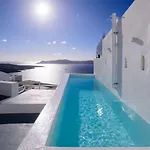 Villa Revelis & Canava Fíra