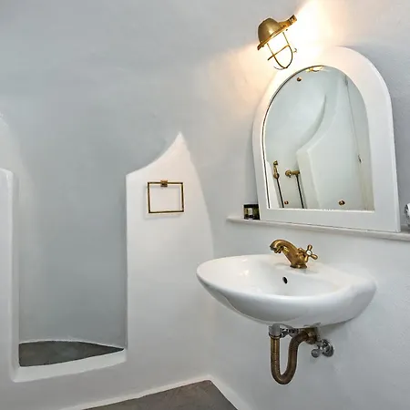 Revelis & Canava Villa Fira (Santorini)