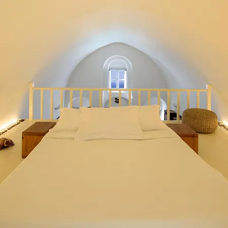 Revelis & Canava Villa Fira (Santorini)