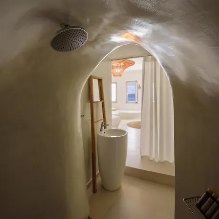 Villa Revelis & Canava Fira (Santorini)