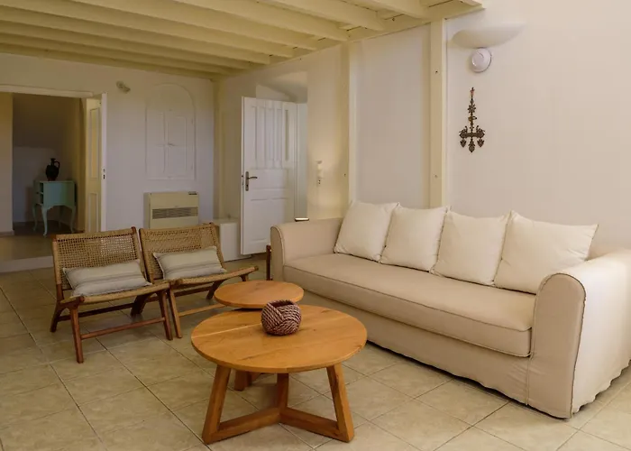 Revelis & Canava * ثيرا