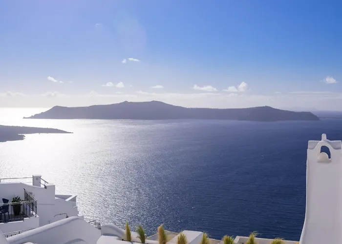 Revelis & Canava ثيرا