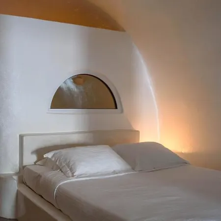 Revelis & Canava Fira (Santorini)
