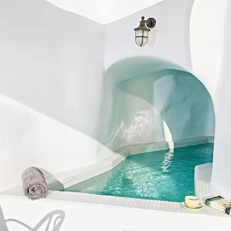 Villa Revelis & Canava Fira (Santorini)
