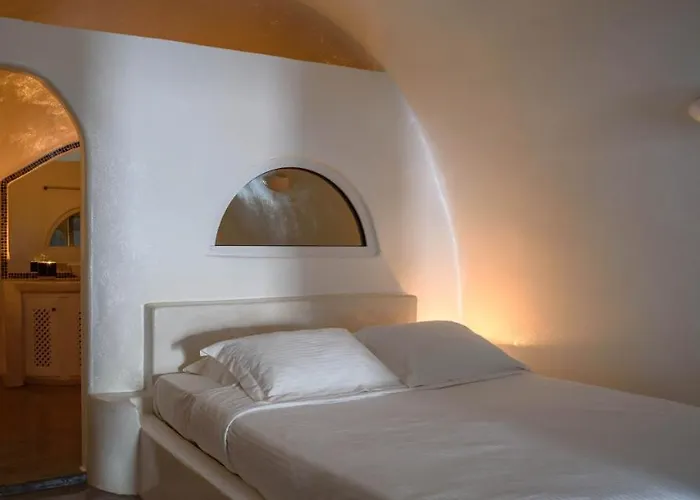 Revelis & Canava Fira (Santorini)